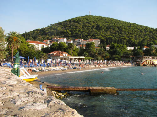 Пляж в районе Лапад в Дубровнике. Фото: Balkanpro.ru